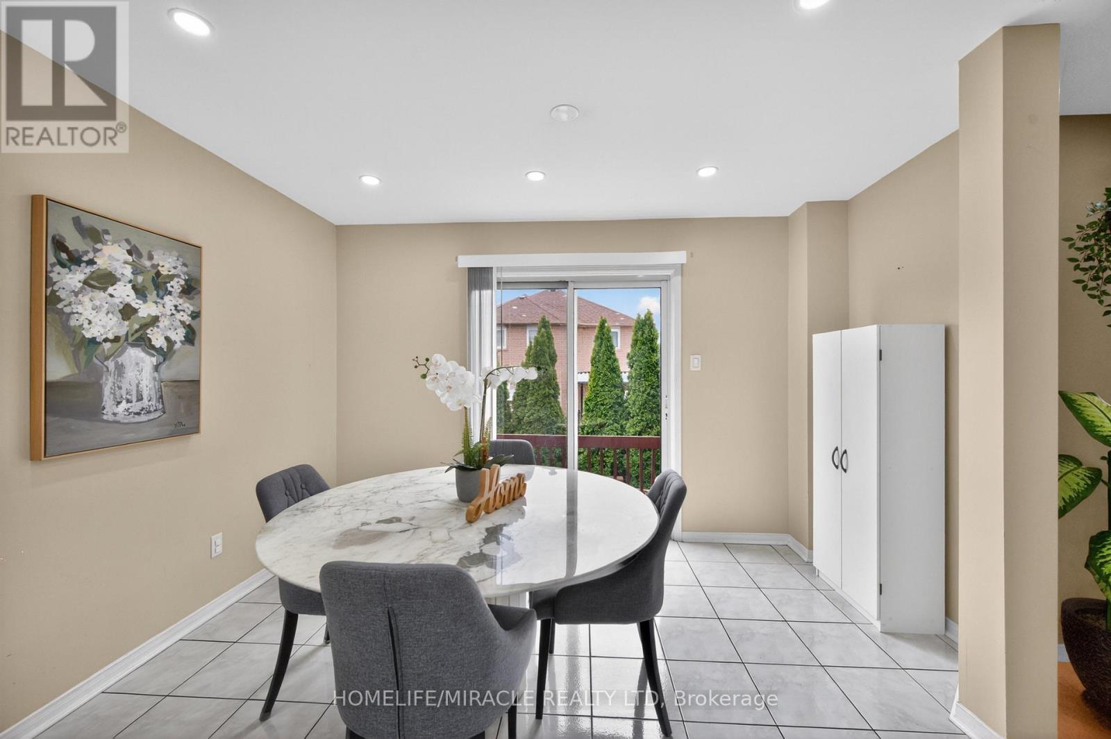 5342 Crane Court, Mississauga, ON - Indoor Photo Showing Dining Room