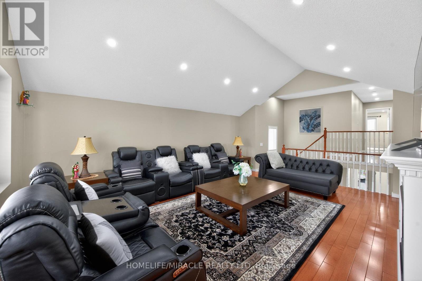 5342 Crane Court, Mississauga, ON - Indoor Photo Showing Living Room