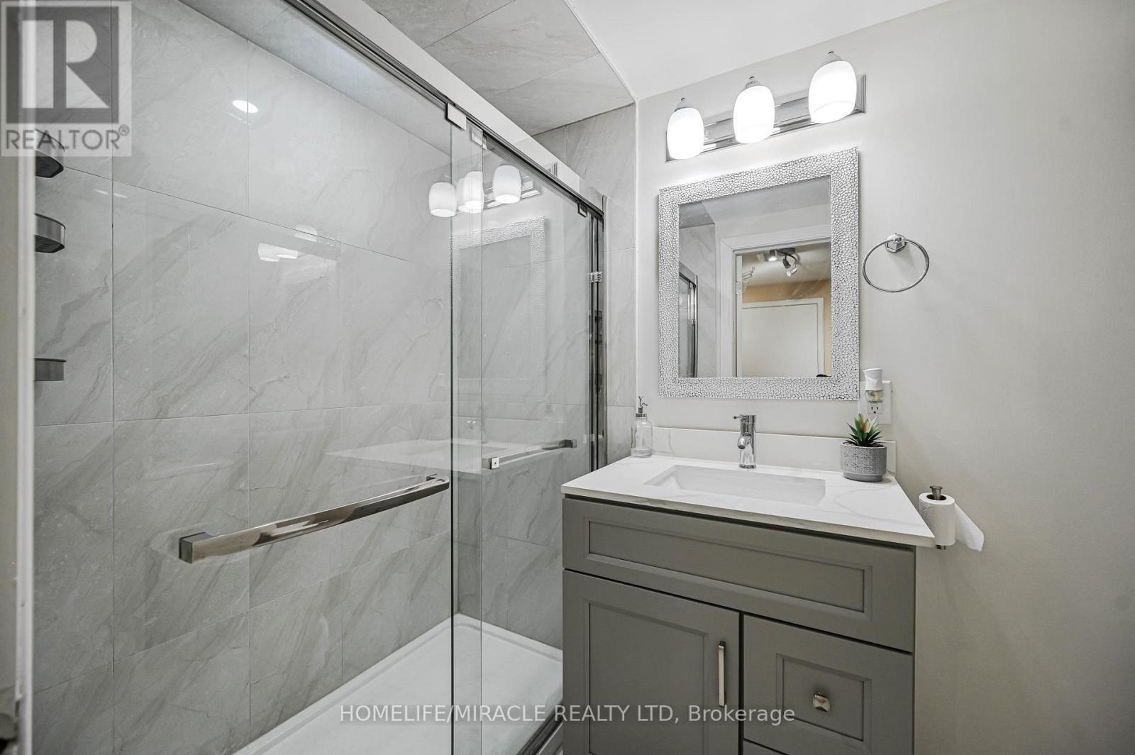 5342 Crane Court, Mississauga, ON - Indoor Photo Showing Bathroom