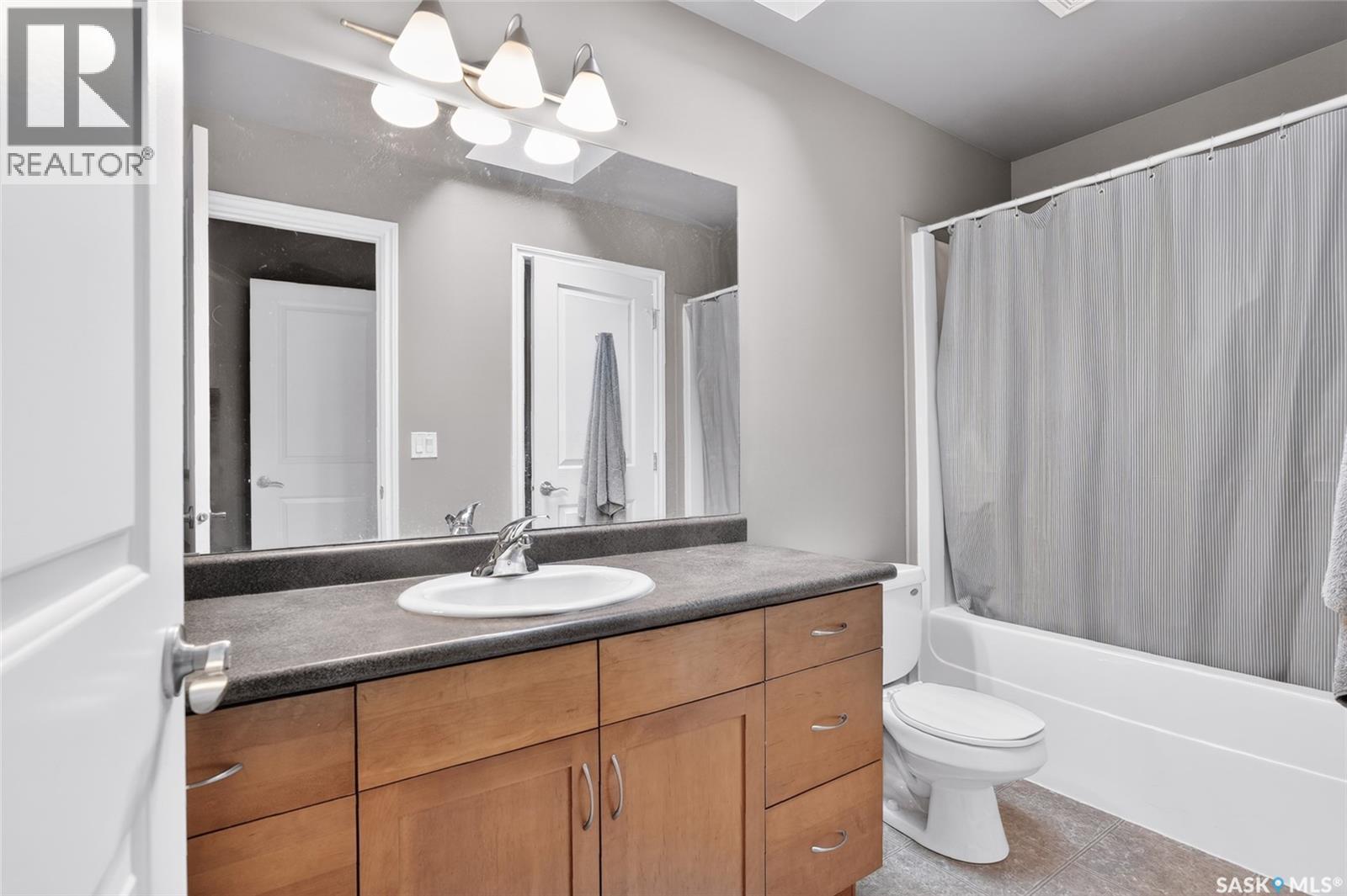 201 105 Lynd Crescent, Saskatoon, SK - Indoor Photo Showing Bathroom