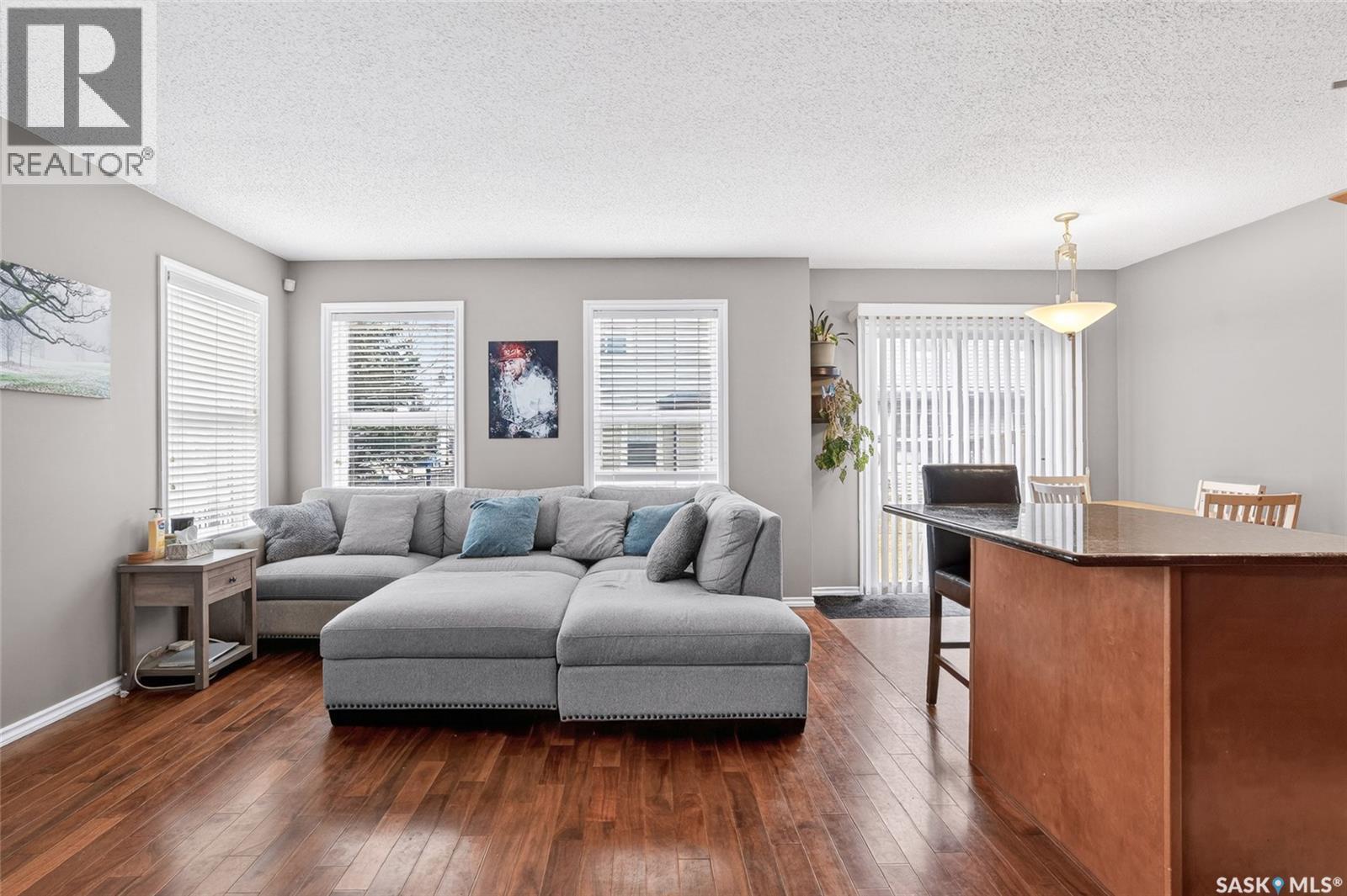 201 105 Lynd Crescent, Saskatoon, SK - Indoor Photo Showing Living Room