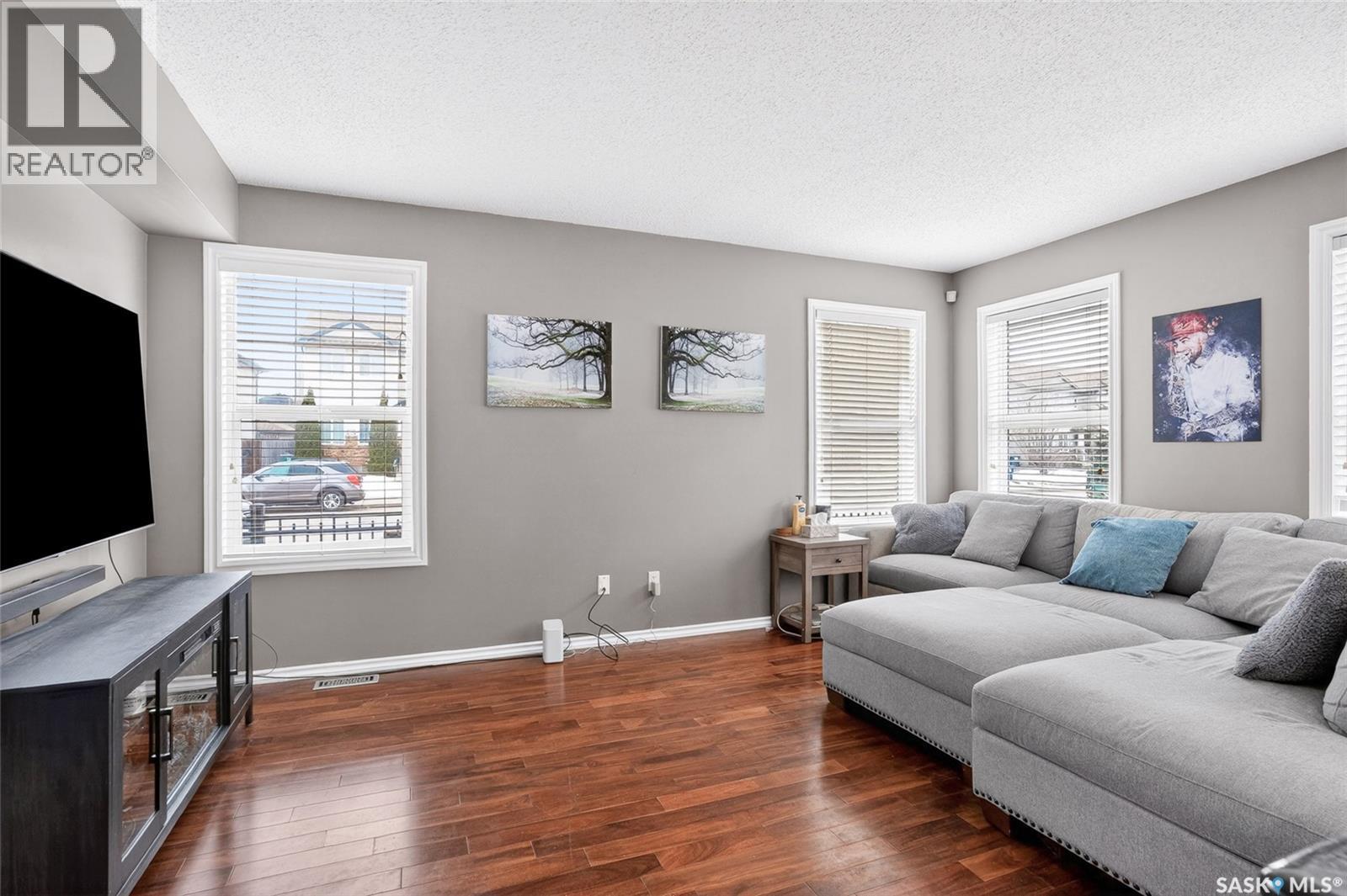 201 105 Lynd Crescent, Saskatoon, SK - Indoor Photo Showing Living Room