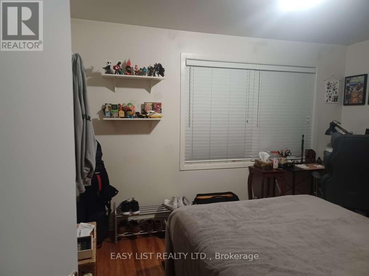 2218 Iris Street, Ottawa, ON - Indoor Photo Showing Bedroom