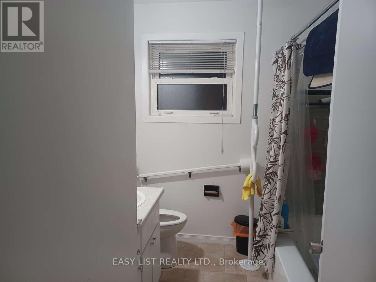 2218 Iris Street, Ottawa, ON - Indoor