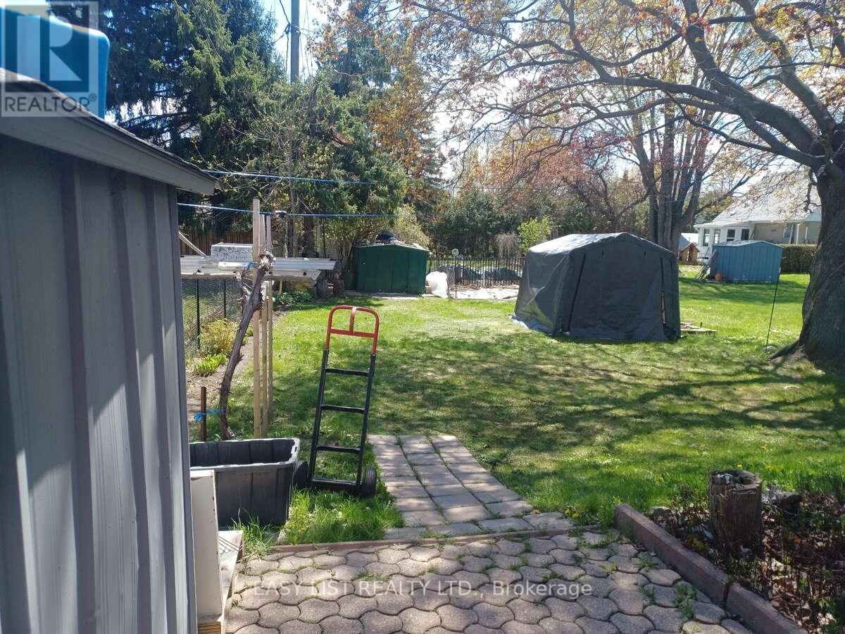 2218 Iris Street, Ottawa, ON - Outdoor With Backyard