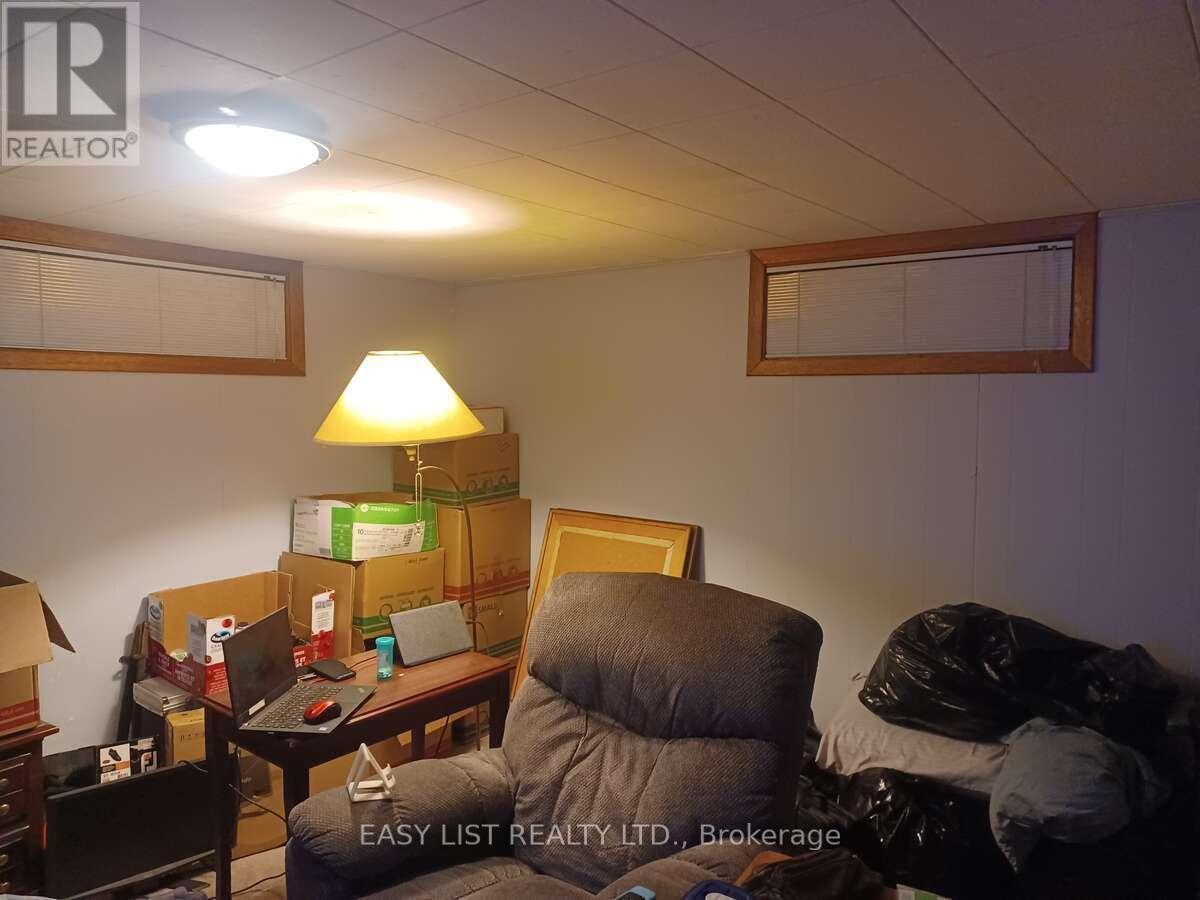 2218 Iris Street, Ottawa, ON - Indoor