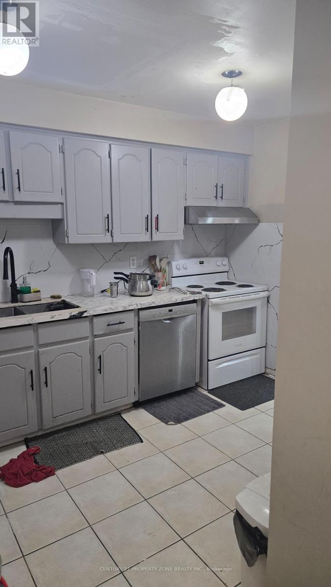 4136 Clevedon Drive, Mississauga, ON - Indoor Photo Showing Kitchen