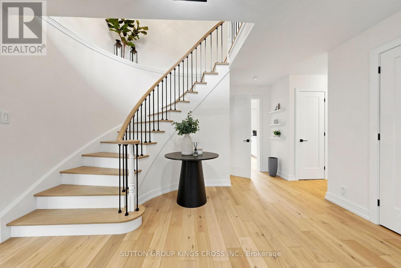 360 Isabella Avenue, Mississauga, ON - Indoor Photo Showing Other Room