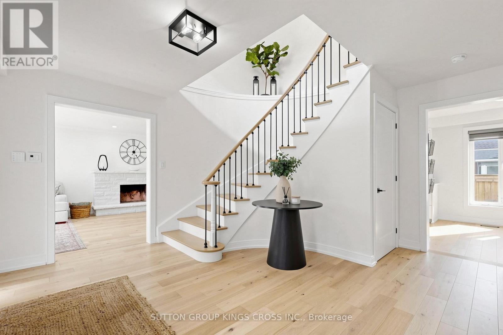 360 Isabella Avenue, Mississauga, ON - Indoor Photo Showing Other Room