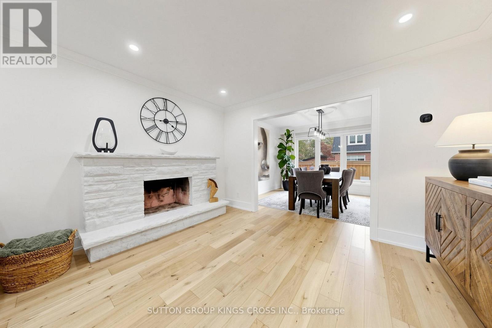 360 Isabella Avenue, Mississauga, ON - Indoor Photo Showing Living Room With Fireplace