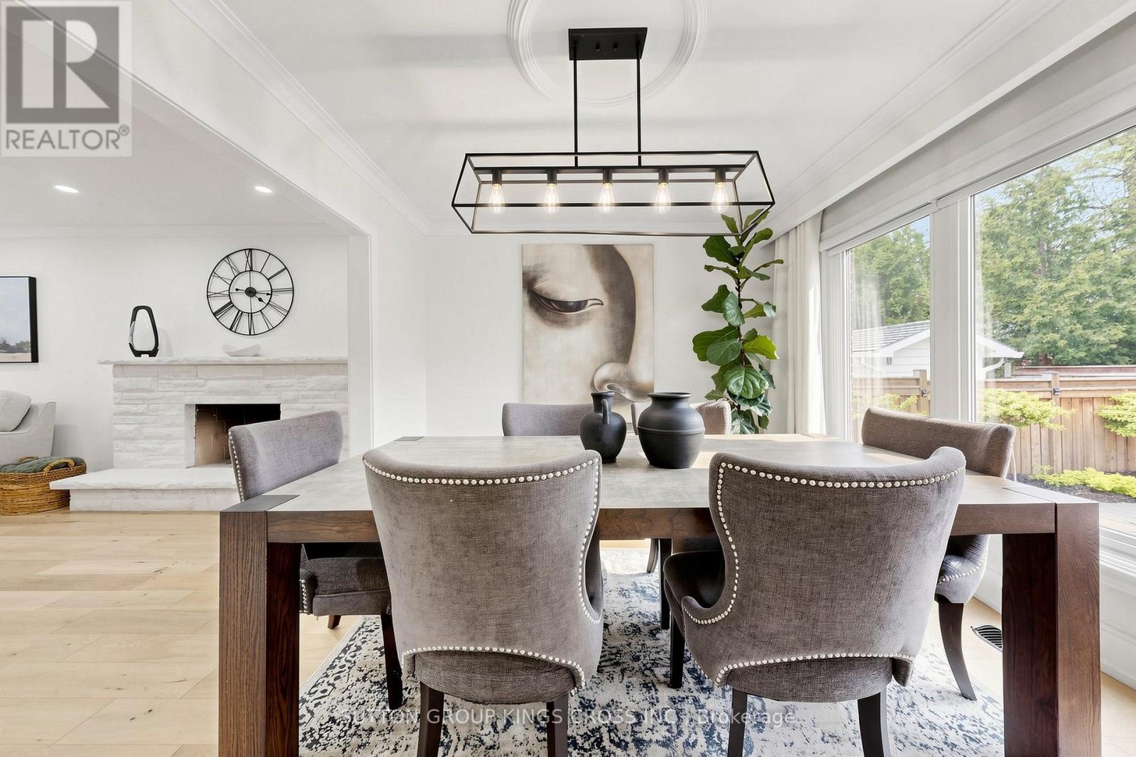 360 Isabella Avenue, Mississauga, ON - Indoor Photo Showing Dining Room
