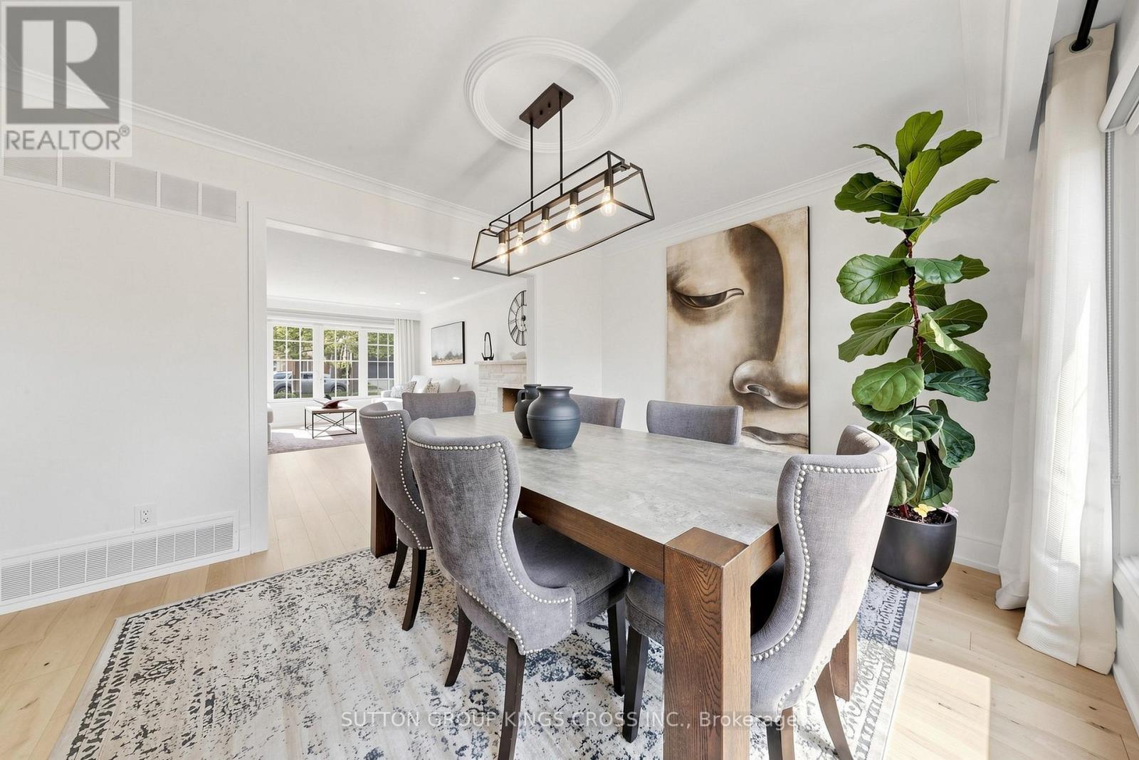 360 Isabella Avenue, Mississauga, ON - Indoor Photo Showing Dining Room