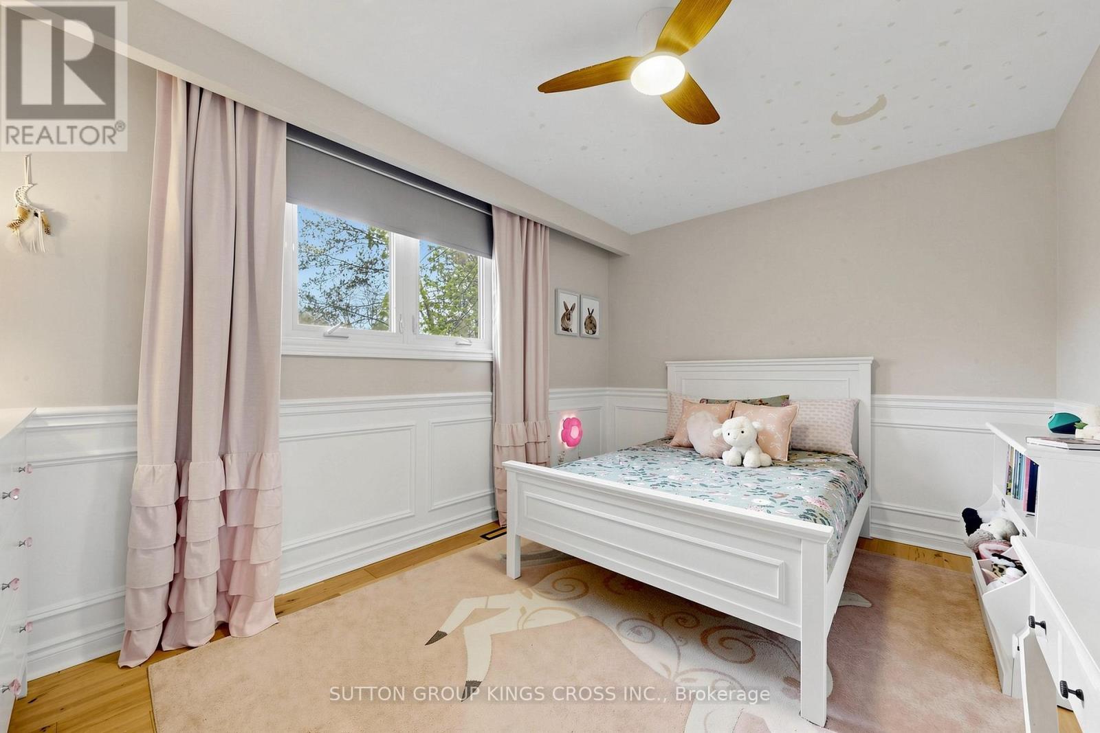 360 Isabella Avenue, Mississauga, ON - Indoor Photo Showing Bedroom