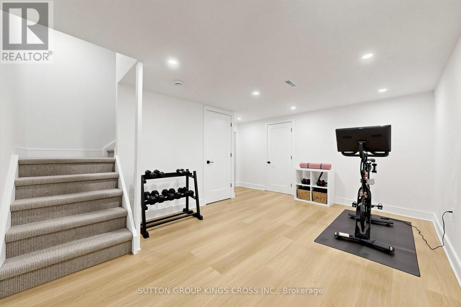 360 Isabella Avenue, Mississauga, ON - Indoor Photo Showing Gym Room