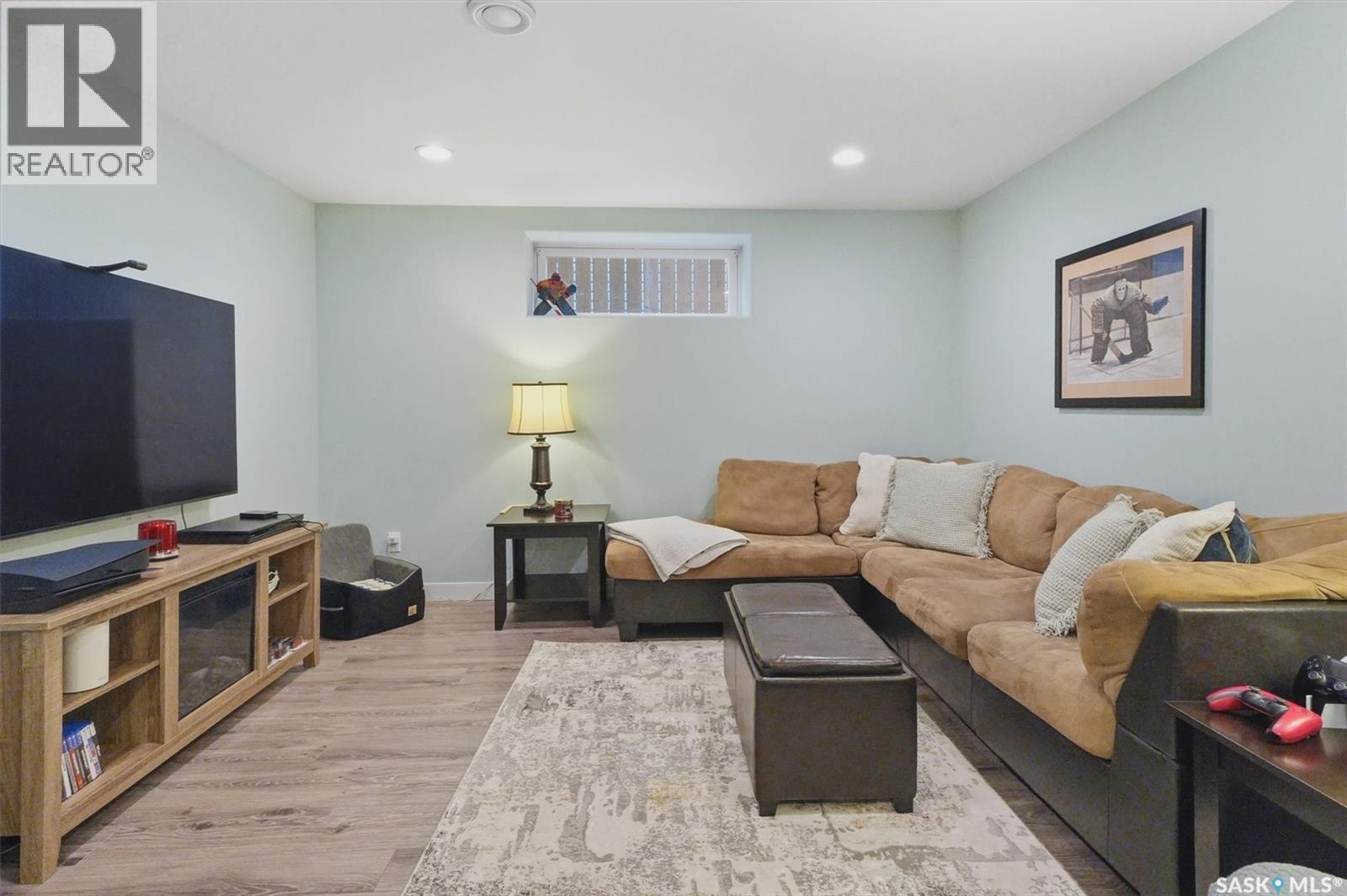 234 Klassen Crescent, Saskatoon, SK - Indoor Photo Showing Living Room