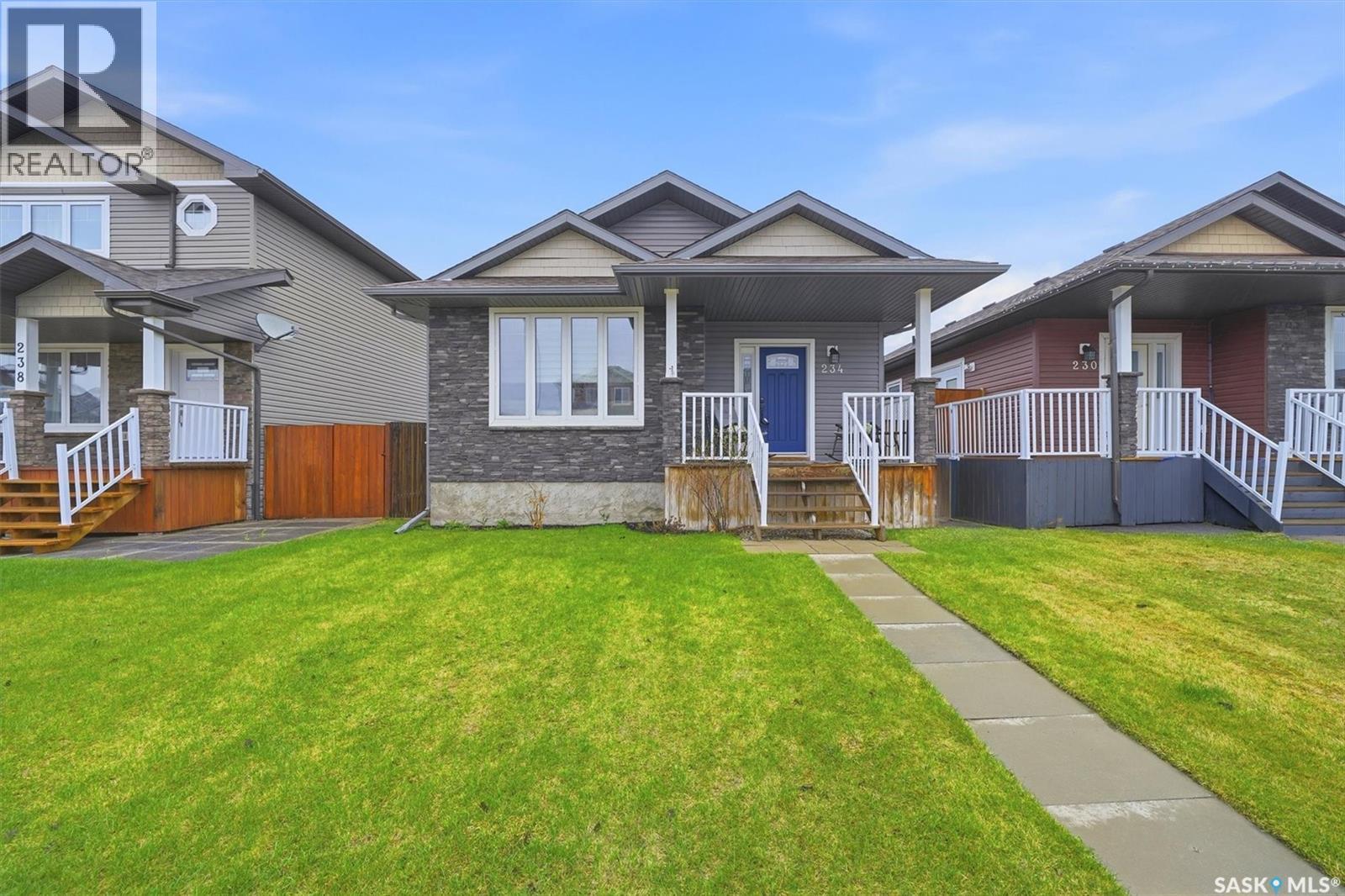 234 Klassen Crescent, Saskatoon, SK - Outdoor With Facade