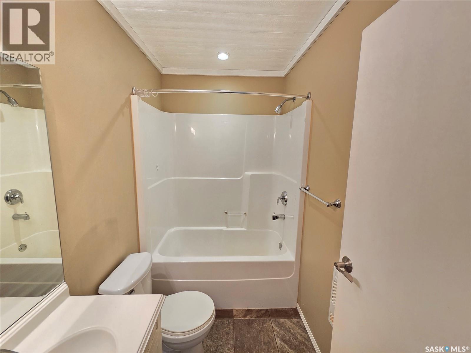 105 Main Street, Wawota, SK - Indoor Photo Showing Bathroom