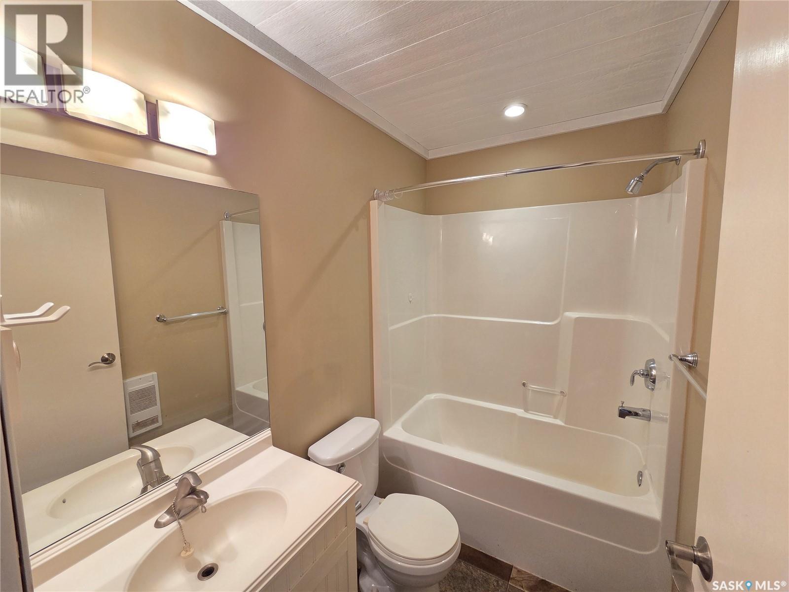 105 Main Street, Wawota, SK - Indoor Photo Showing Bathroom