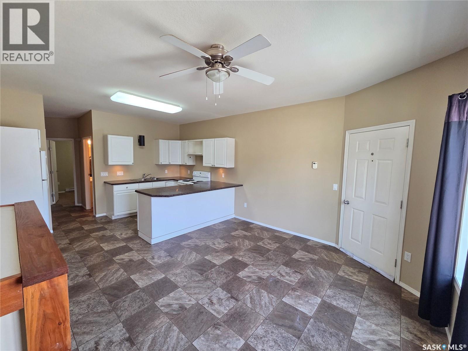 105 Main Street, Wawota, SK - Indoor Photo Showing Kitchen