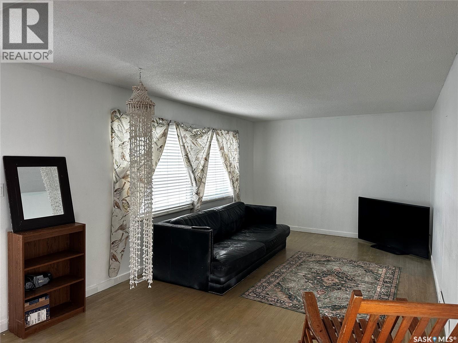 1175 Wallace Street, Regina, SK - Indoor Photo Showing Living Room