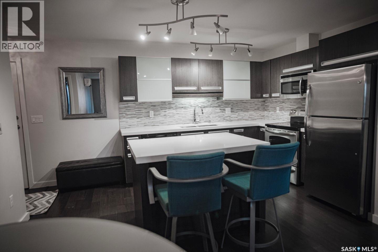 207 211 Ledingham Street, Saskatoon, SK - Indoor Photo Showing Kitchen With Stainless Steel Kitchen With Upgraded Kitchen