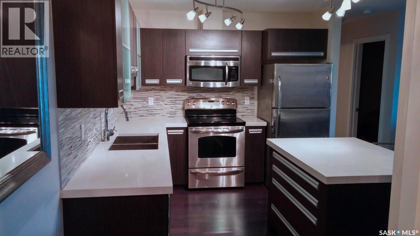 207 211 Ledingham Street, Saskatoon, SK - Indoor Photo Showing Kitchen With Stainless Steel Kitchen With Double Sink With Upgraded Kitchen