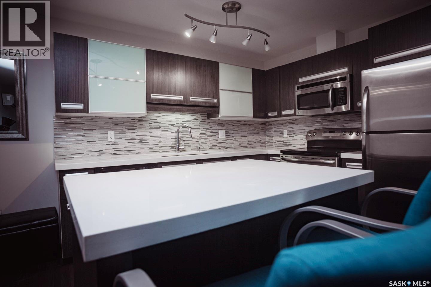 207 211 Ledingham Street, Saskatoon, SK - Indoor Photo Showing Kitchen With Upgraded Kitchen