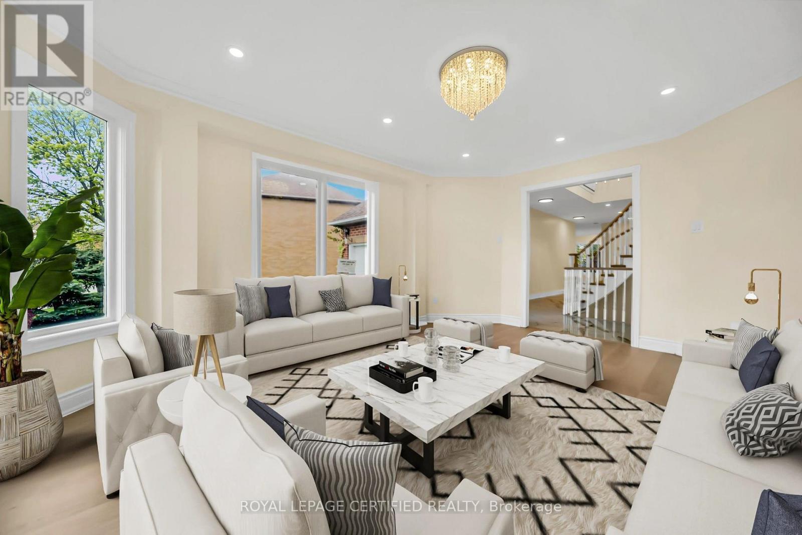 5016 Natkarni Crescent, Mississauga, ON - Indoor Photo Showing Living Room