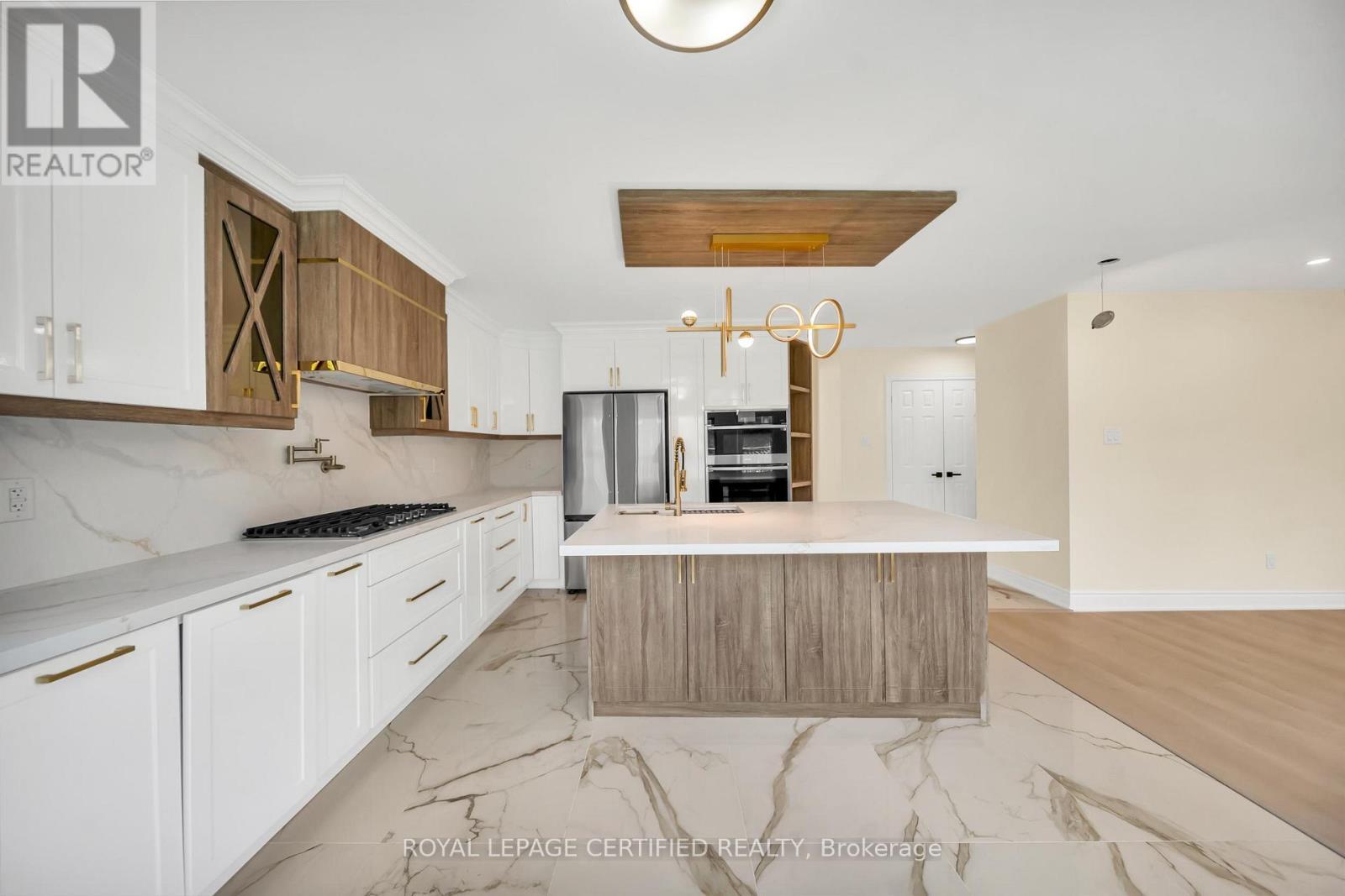 5016 Natkarni Crescent, Mississauga, ON - Indoor Photo Showing Kitchen With Upgraded Kitchen