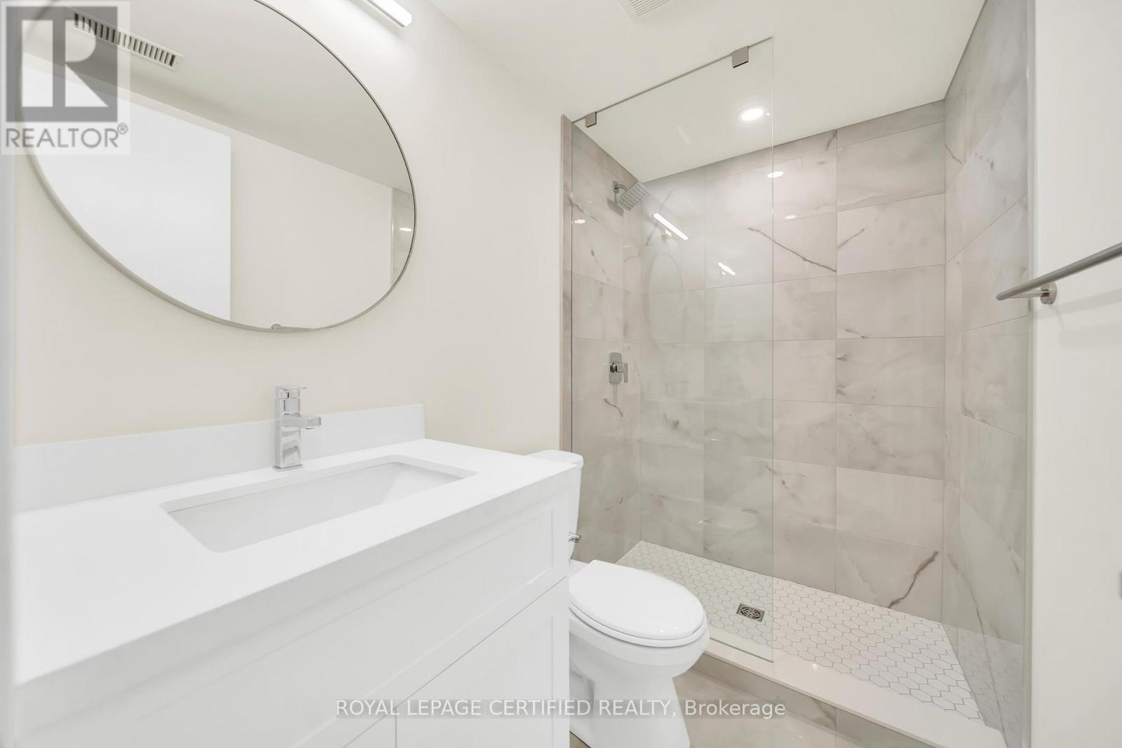 5016 Natkarni Crescent, Mississauga, ON - Indoor Photo Showing Bathroom
