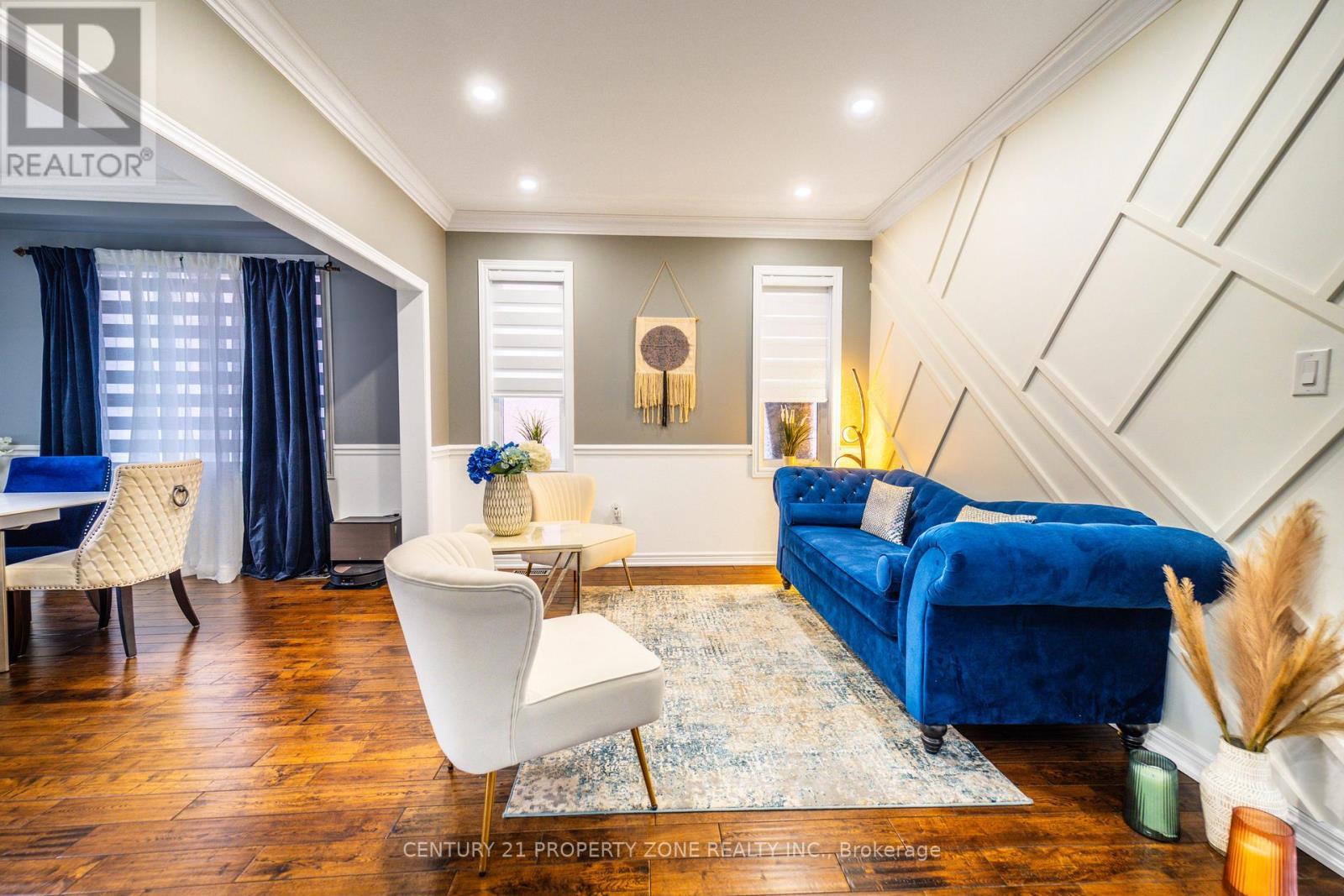 62 Impulse Circle, Brampton, ON - Indoor Photo Showing Living Room
