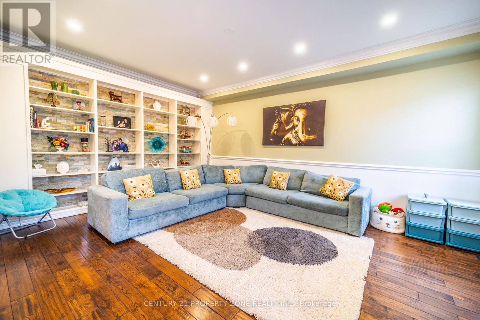 62 Impulse Circle, Brampton, ON - Indoor Photo Showing Living Room