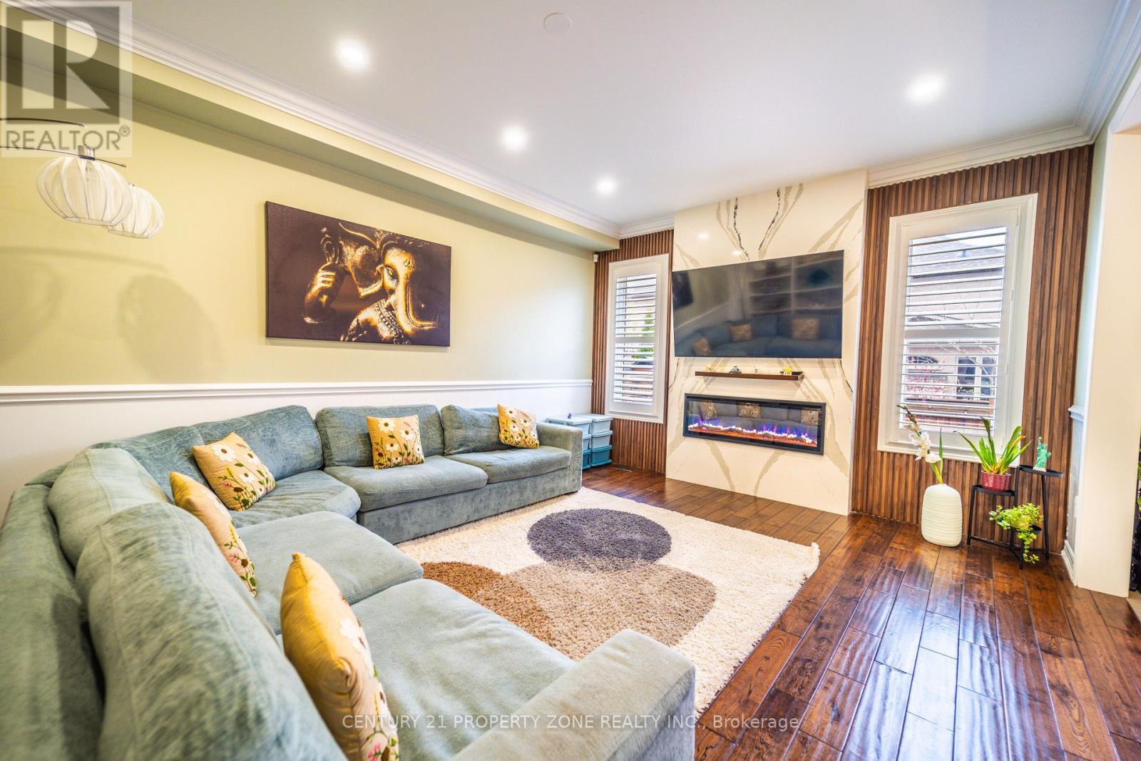 62 Impulse Circle, Brampton, ON - Indoor Photo Showing Living Room With Fireplace