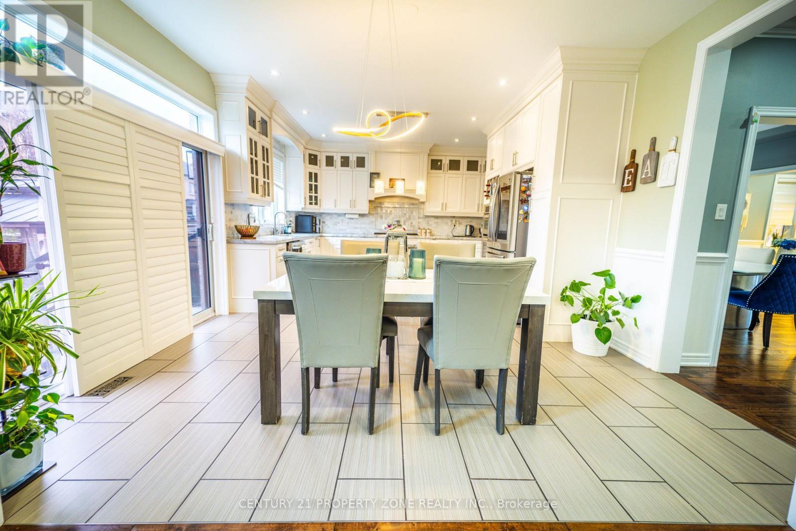 62 Impulse Circle, Brampton, ON - Indoor Photo Showing Dining Room