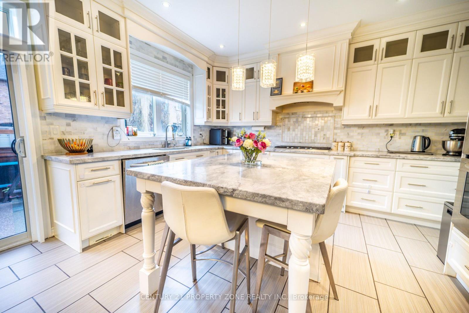 62 Impulse Circle, Brampton, ON - Indoor Photo Showing Kitchen
