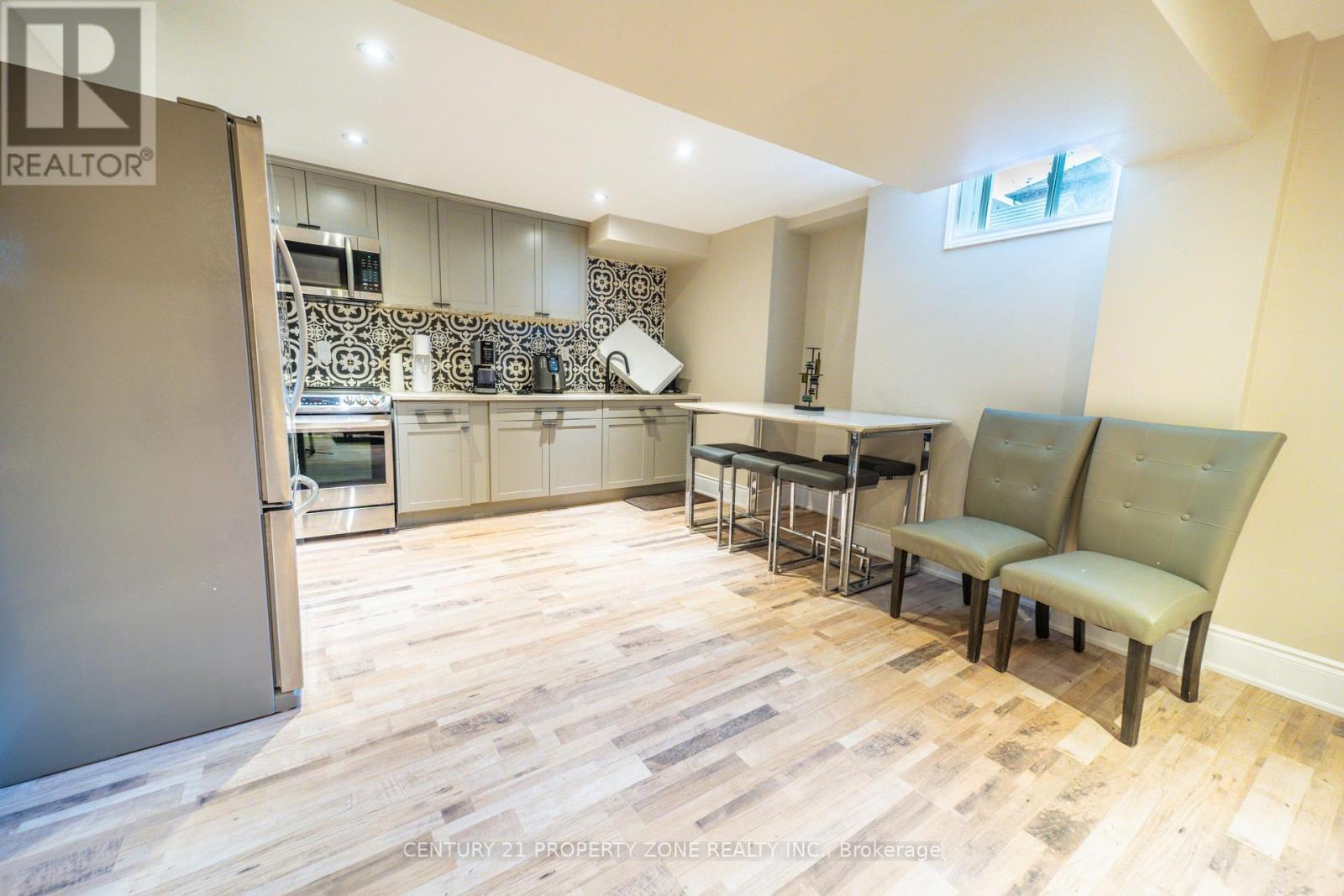 62 Impulse Circle, Brampton, ON - Indoor Photo Showing Kitchen
