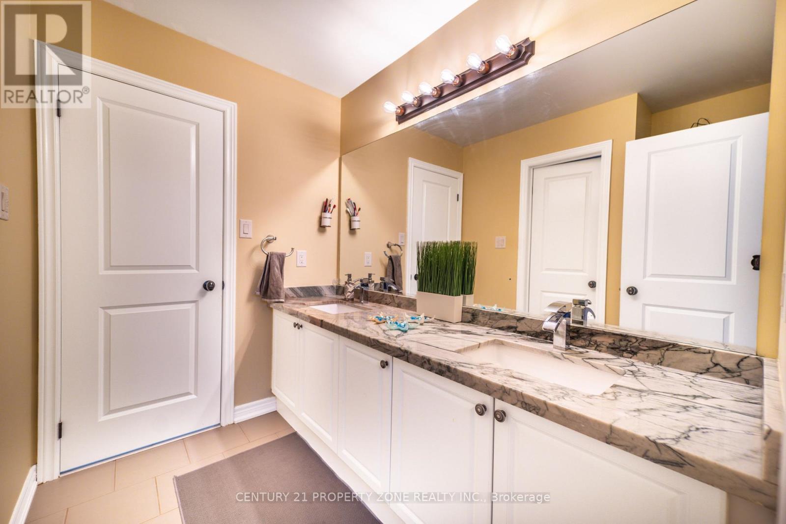 62 Impulse Circle, Brampton, ON - Indoor Photo Showing Bathroom