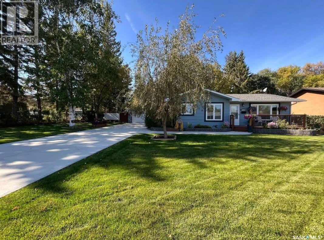 536 Stanley Street, Esterhazy, SK - Outdoor With Deck Patio Veranda