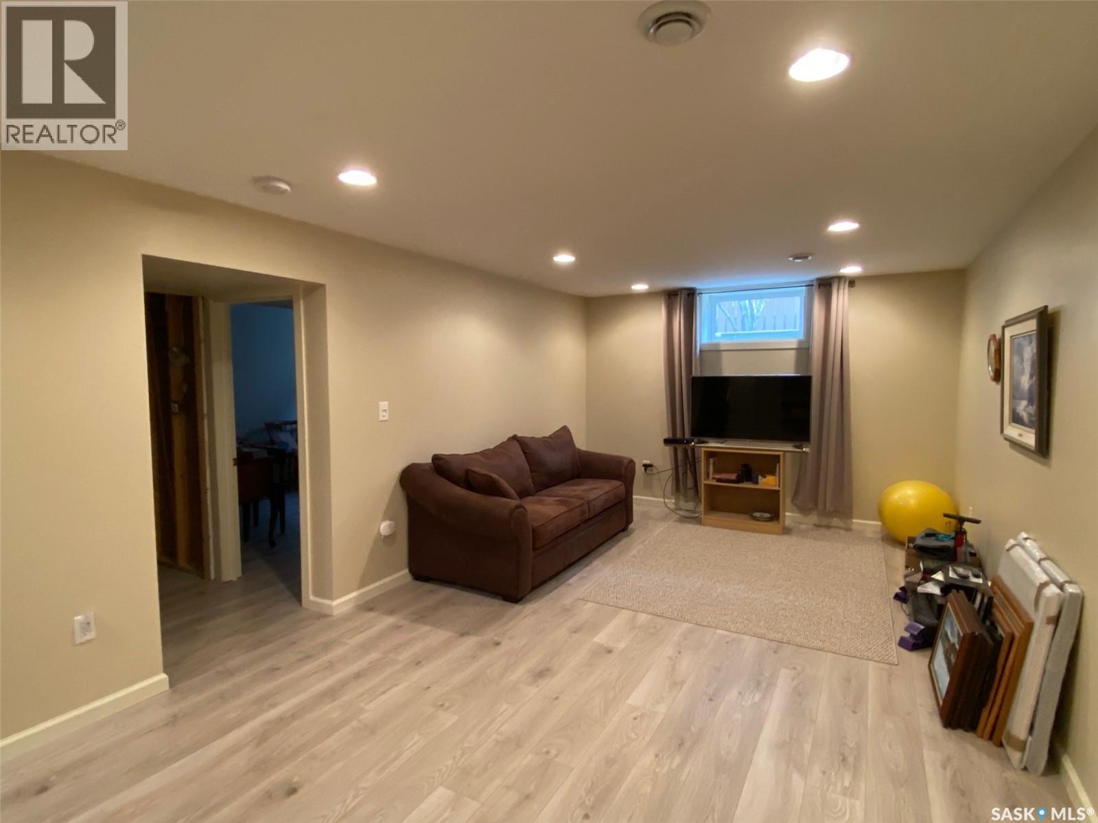 536 Stanley Street, Esterhazy, SK - Indoor