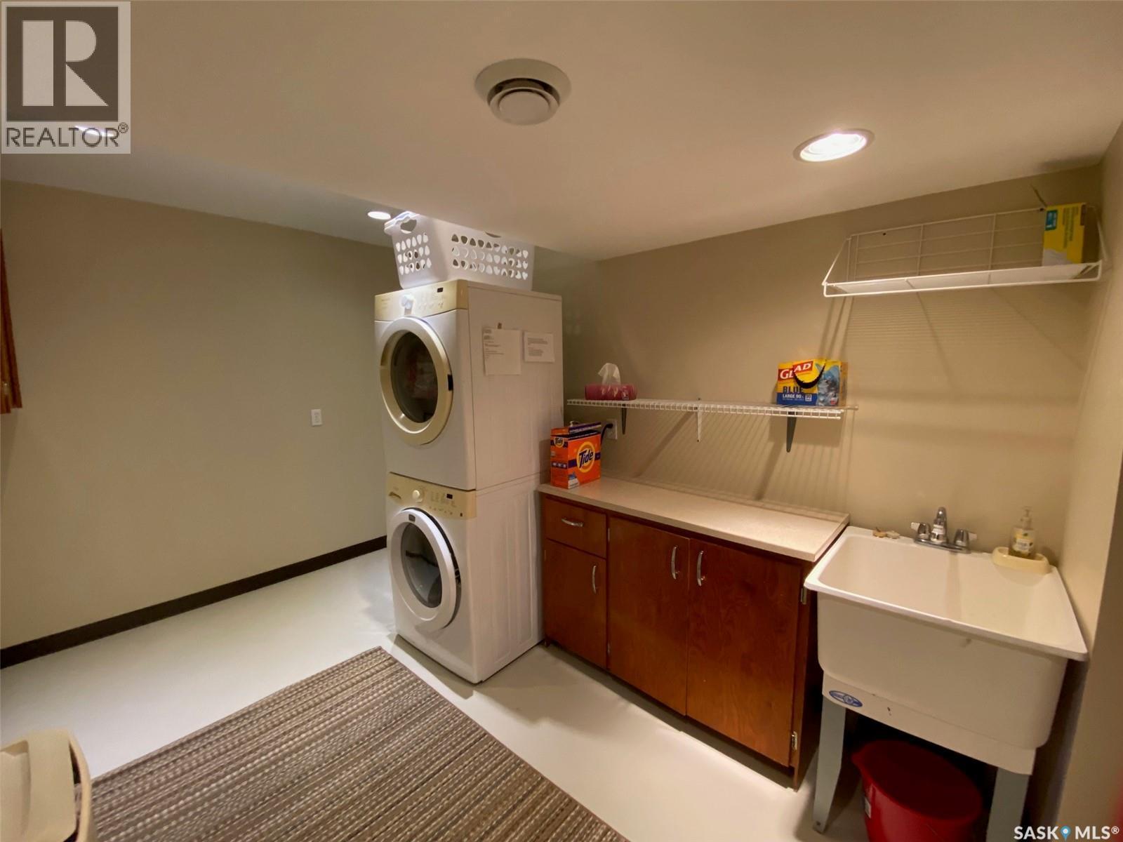 536 Stanley Street, Esterhazy, SK - Indoor Photo Showing Laundry Room