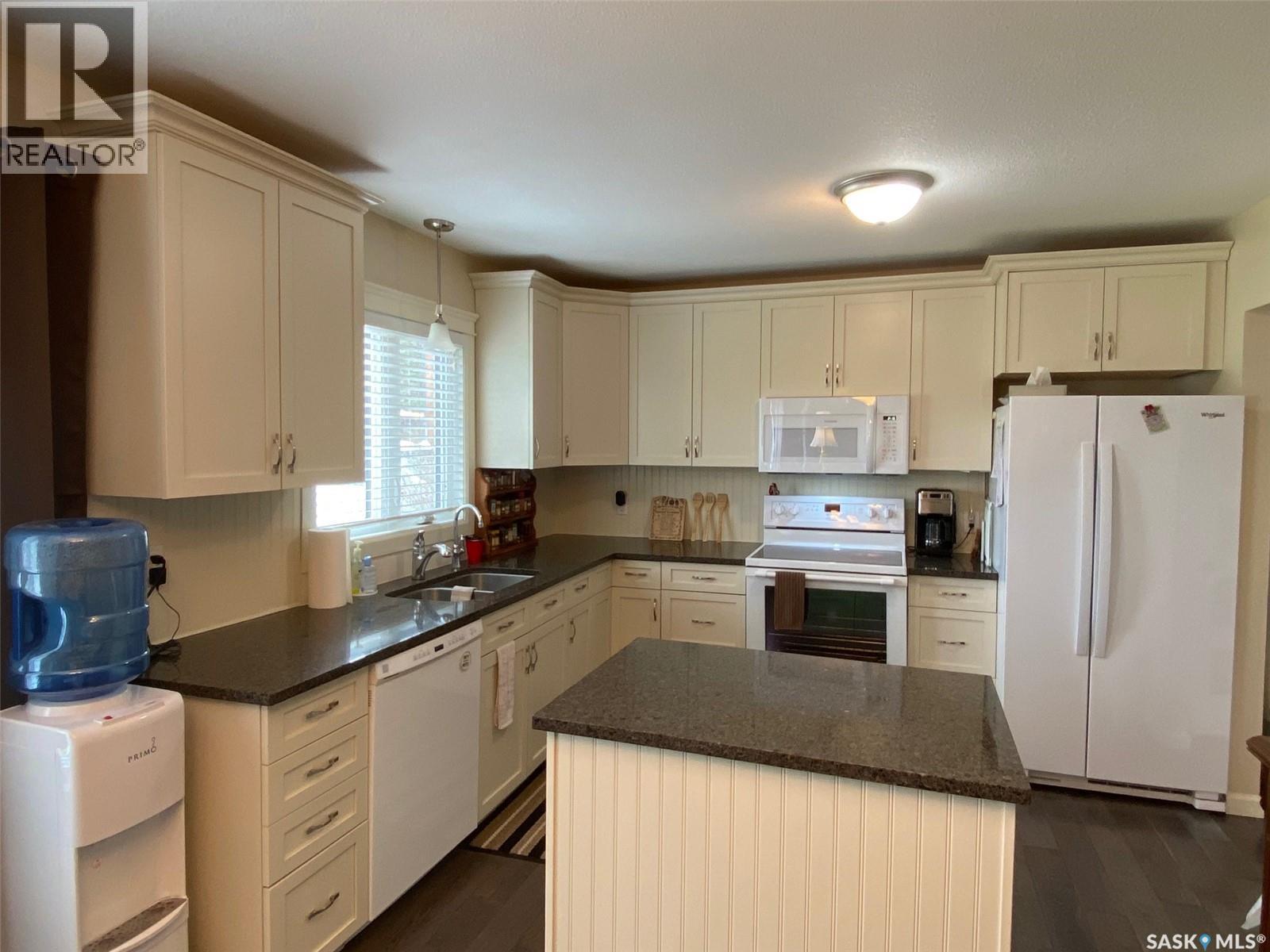 536 Stanley Street, Esterhazy, SK - Indoor Photo Showing Kitchen With Double Sink