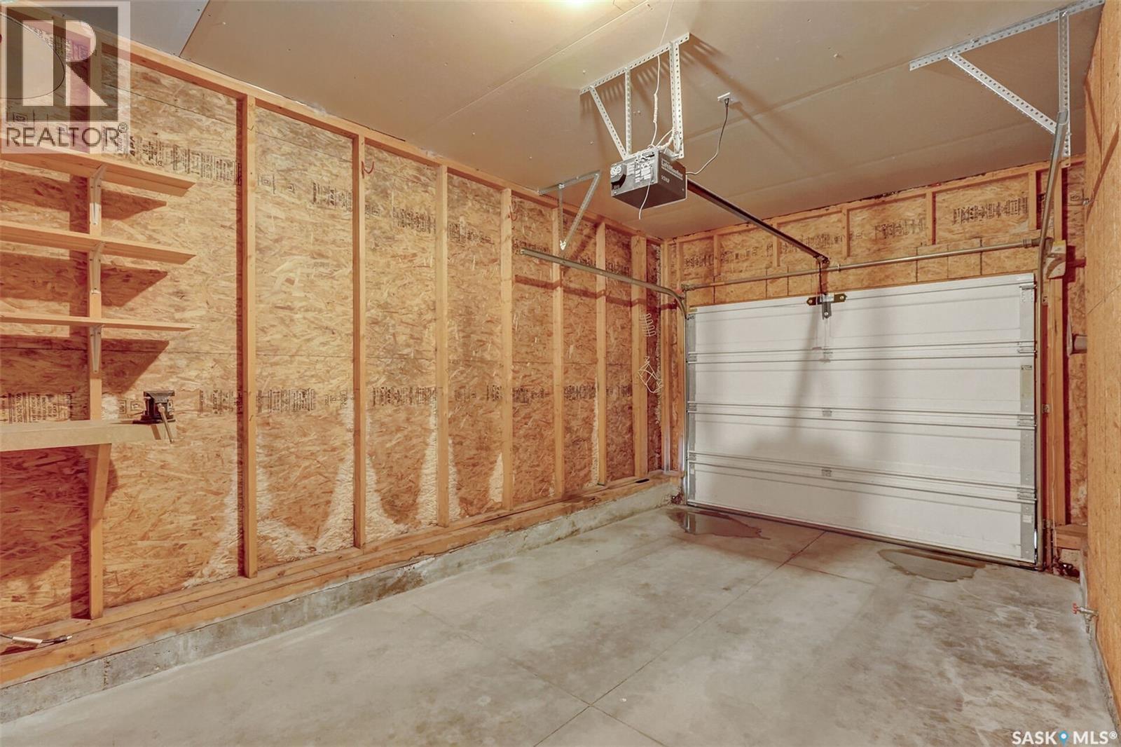 23 4101 Preston Crescent, Regina, SK - Indoor Photo Showing Garage