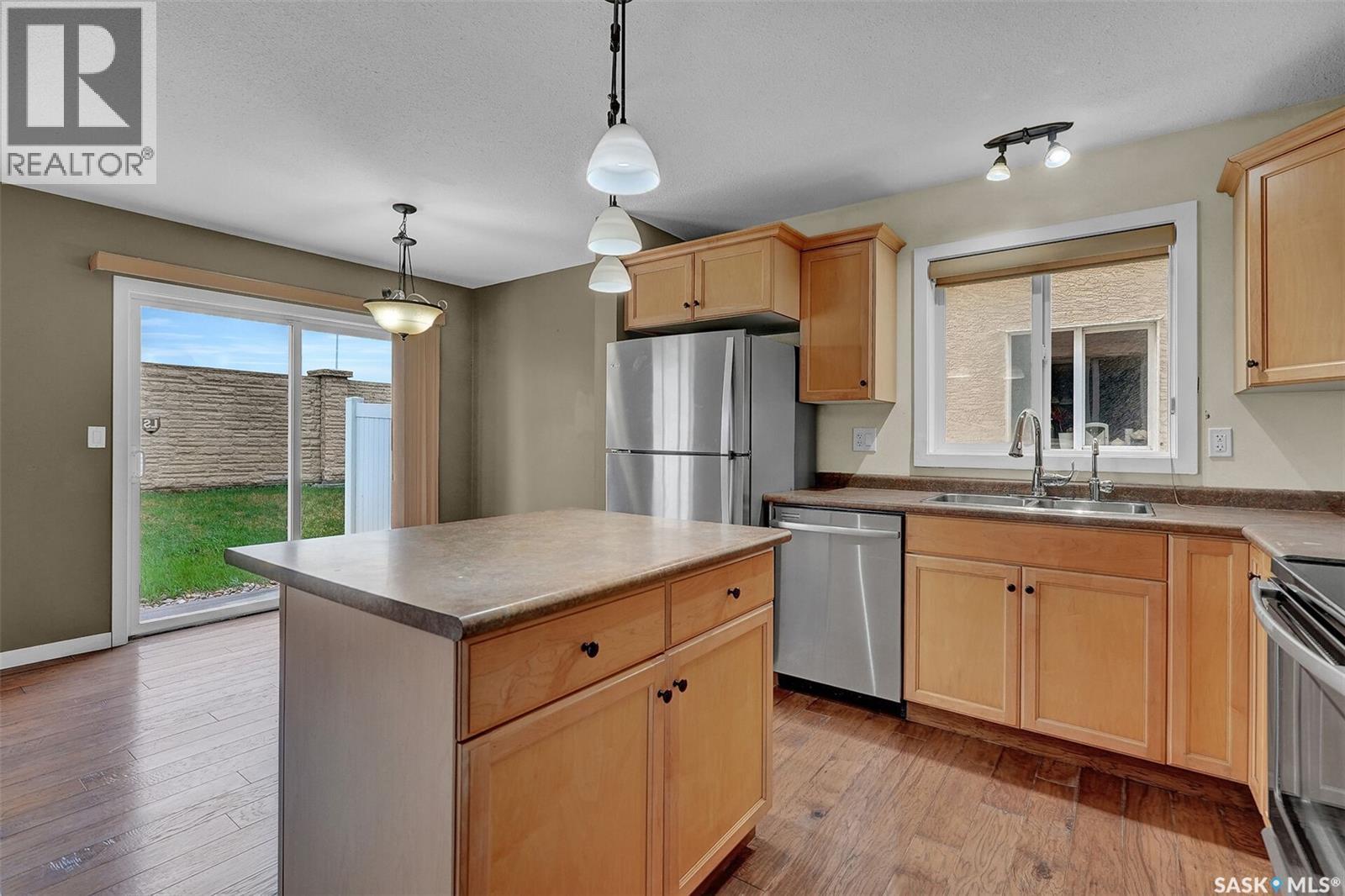 23 4101 Preston Crescent, Regina, SK - Indoor Photo Showing Kitchen With Double Sink