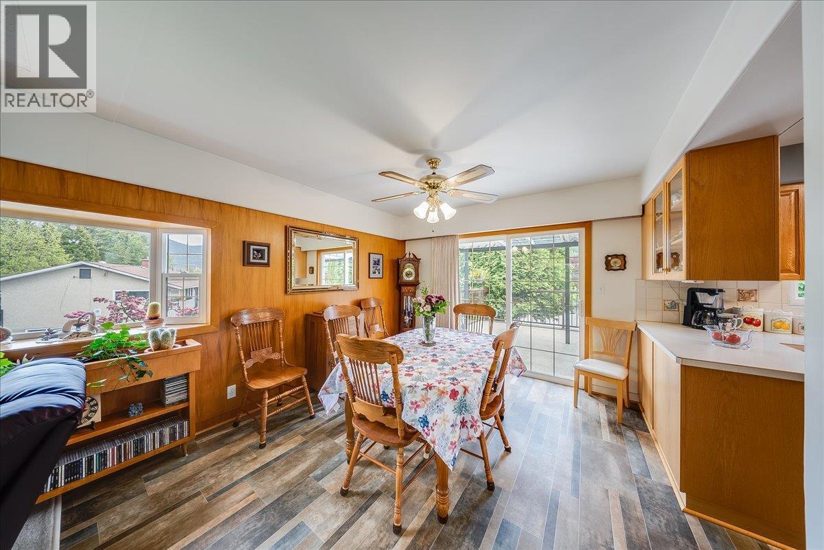602 Schofield Highway, Warfield, BC - Indoor Photo Showing Dining Room