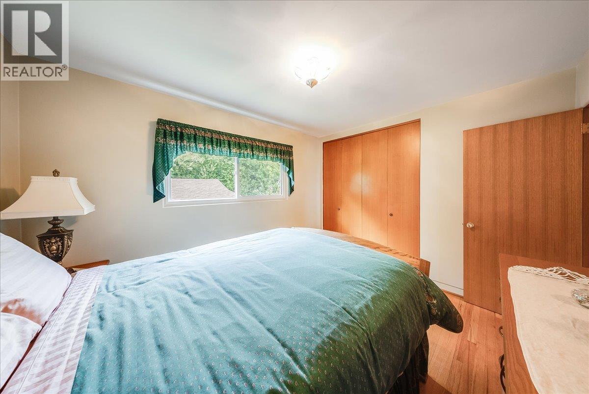 602 Schofield Highway, Warfield, BC - Indoor Photo Showing Bedroom