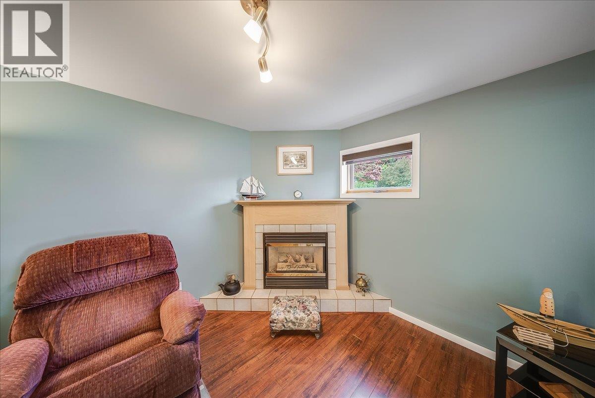 602 Schofield Highway, Warfield, BC - Indoor With Fireplace