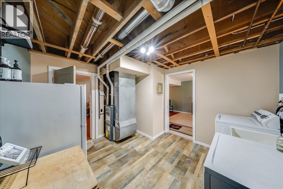 602 Schofield Highway, Warfield, BC - Indoor