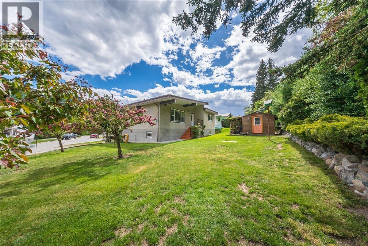 602 Schofield Highway, Warfield, BC - Outdoor