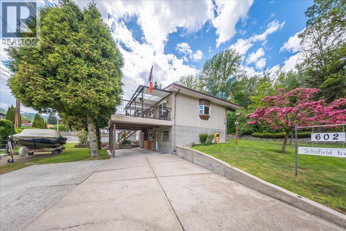 602 Schofield Highway, Warfield, BC - Outdoor