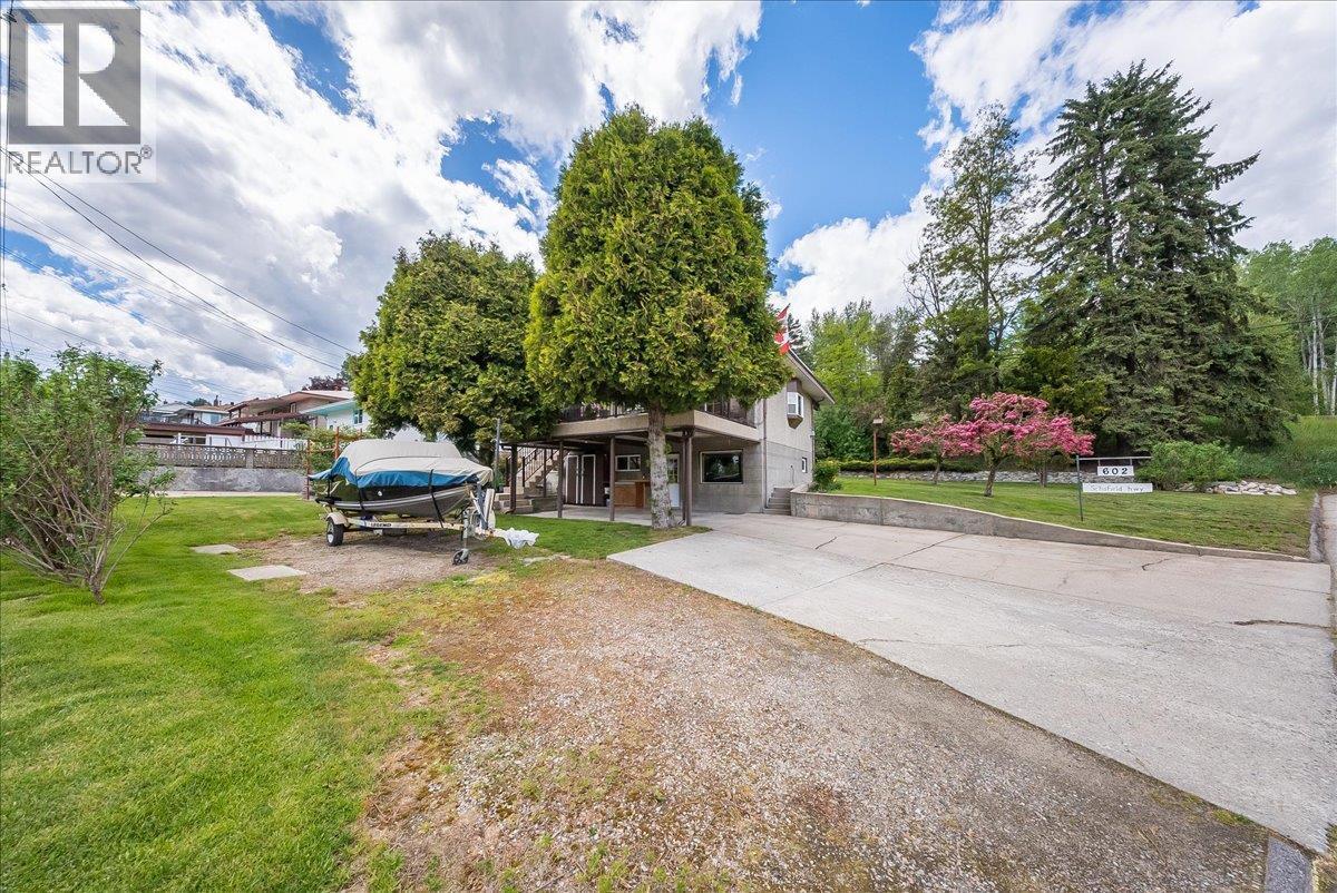 602 Schofield Highway, Warfield, BC - Outdoor